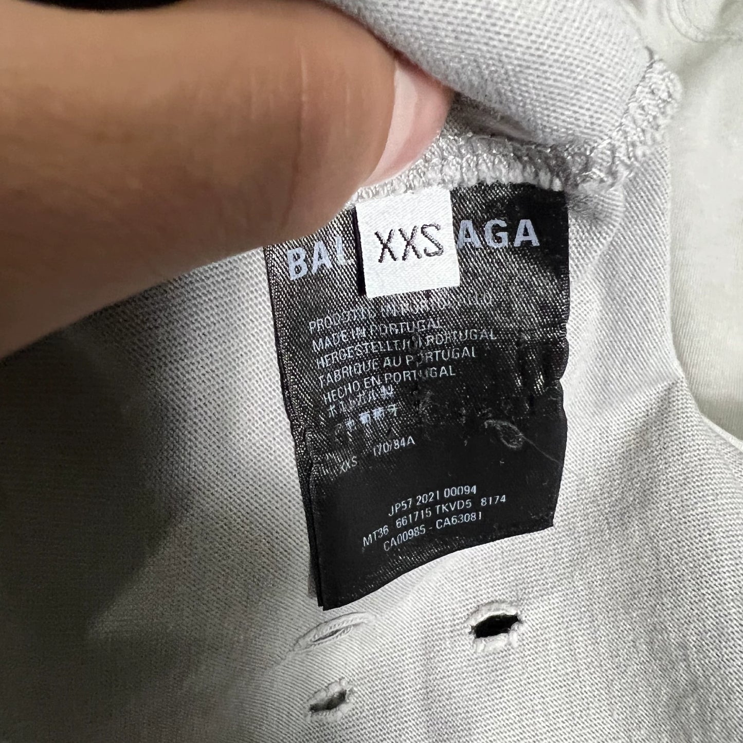 Balenciaga destroys short sleeves