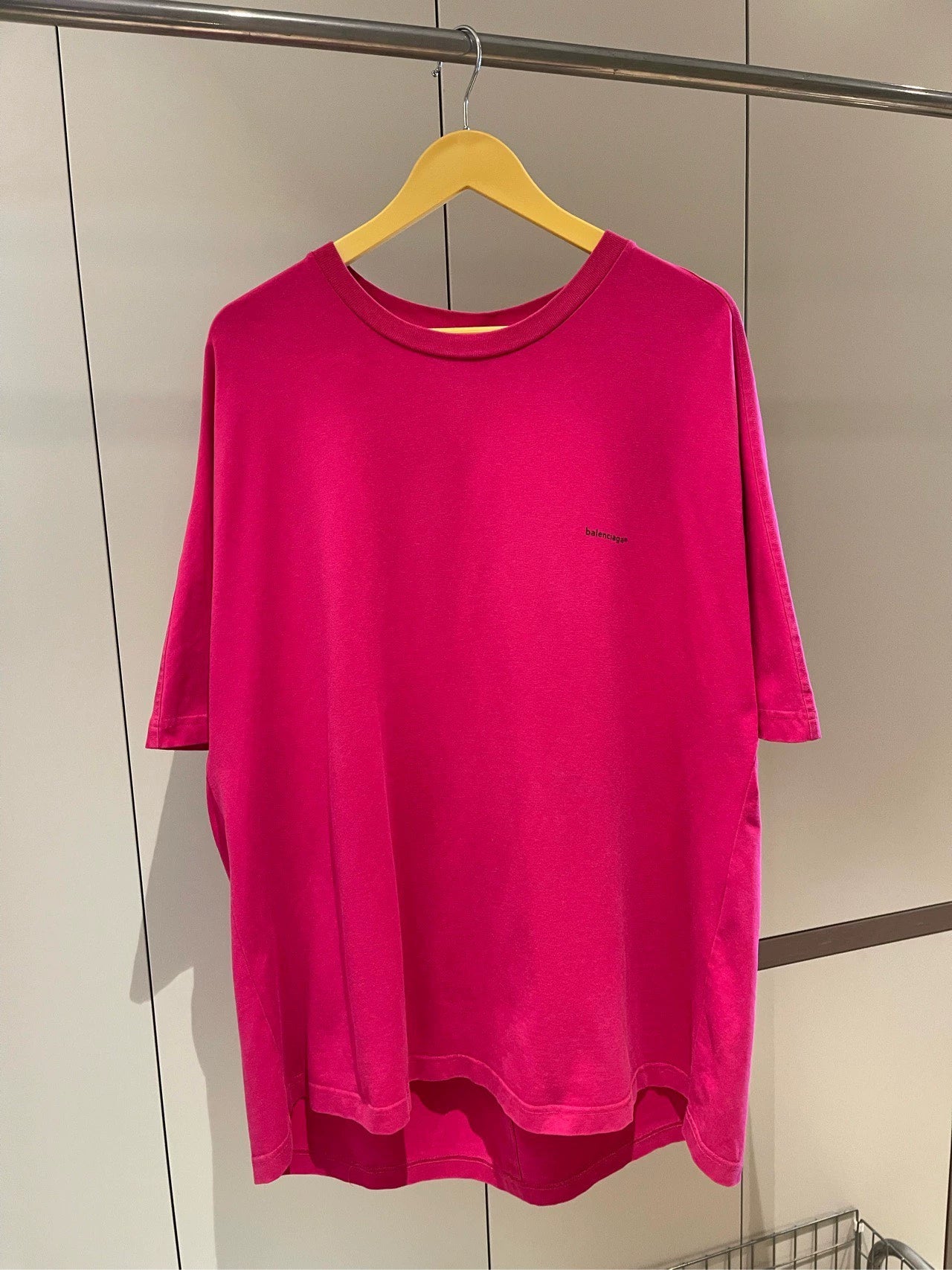 Balenciaga dragon fruit color small logo print loose round neck short sleeved shirt