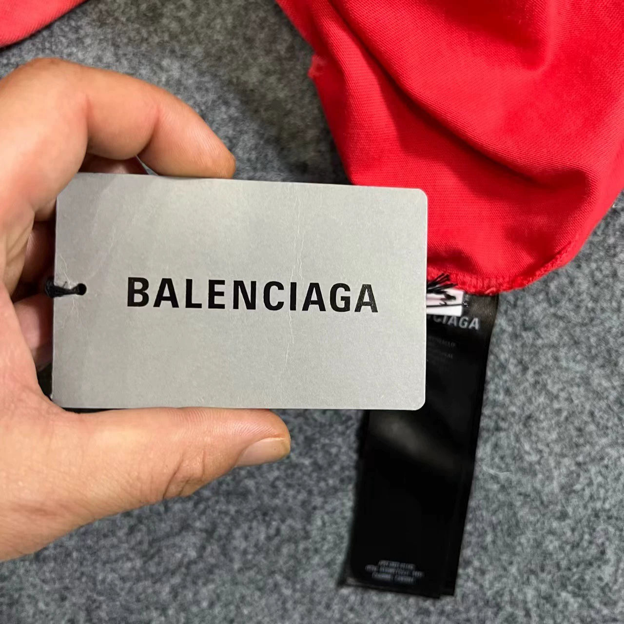 Balenciaga destroys short sleeves