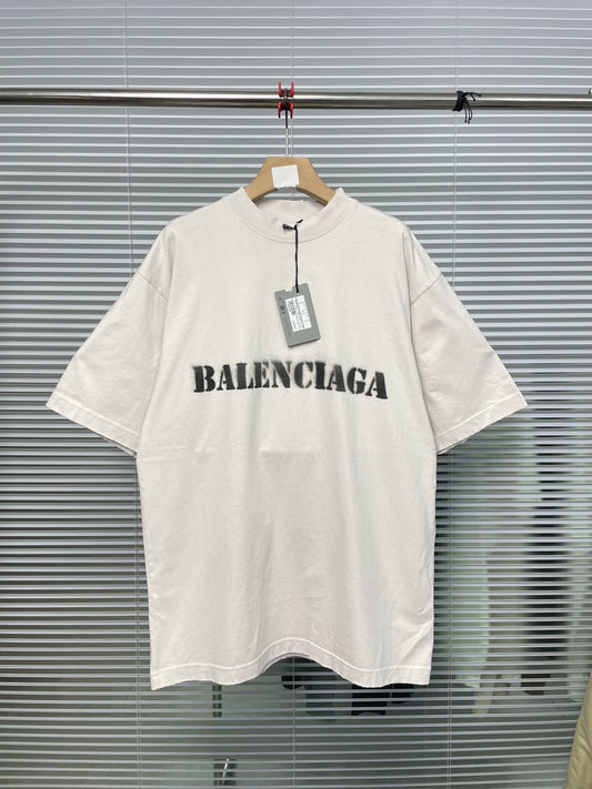 Balenciaga dissolves logo before and after, new SS24 destroys short sleeves