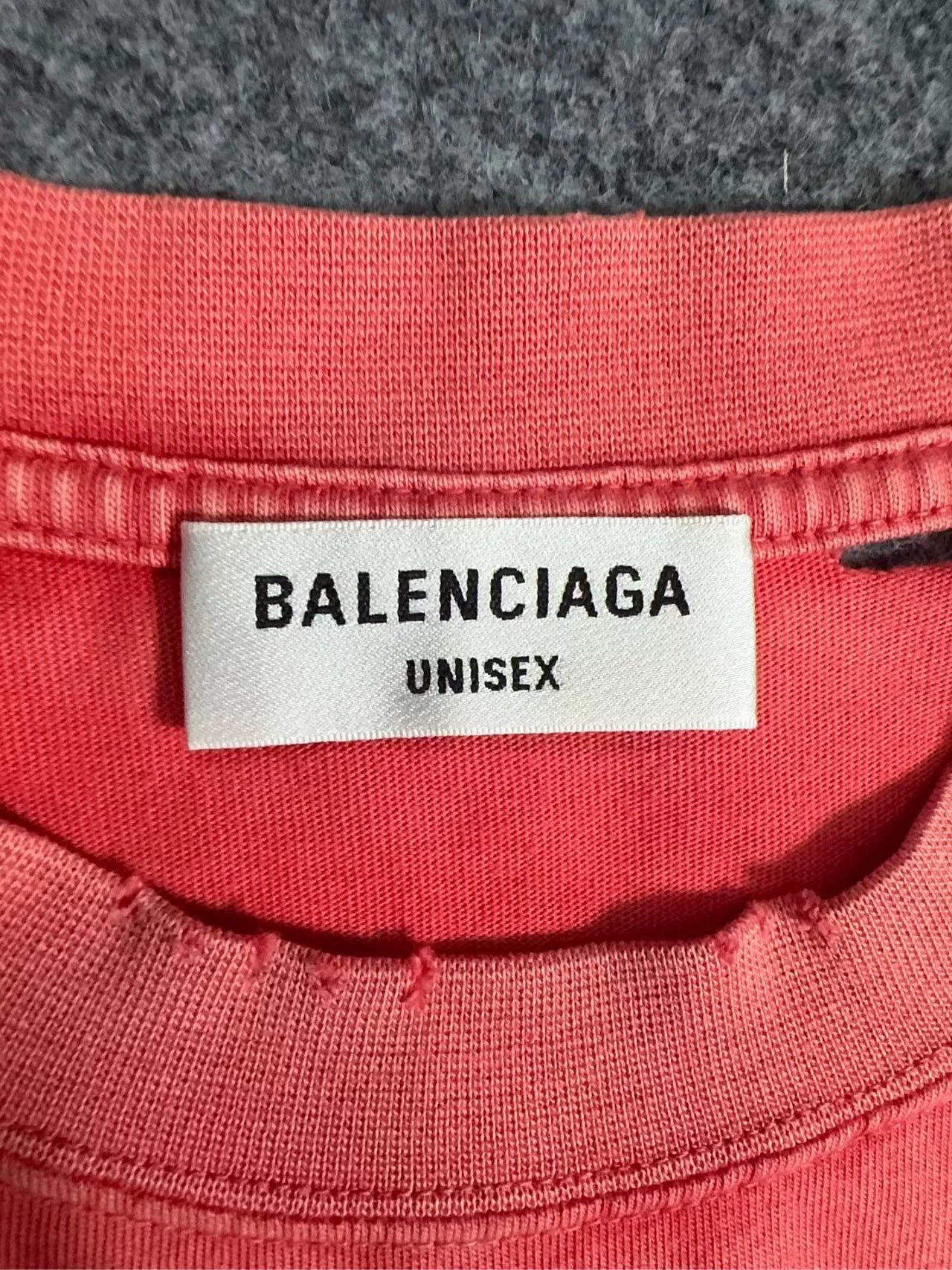 Balenciaga destroys short sleeves