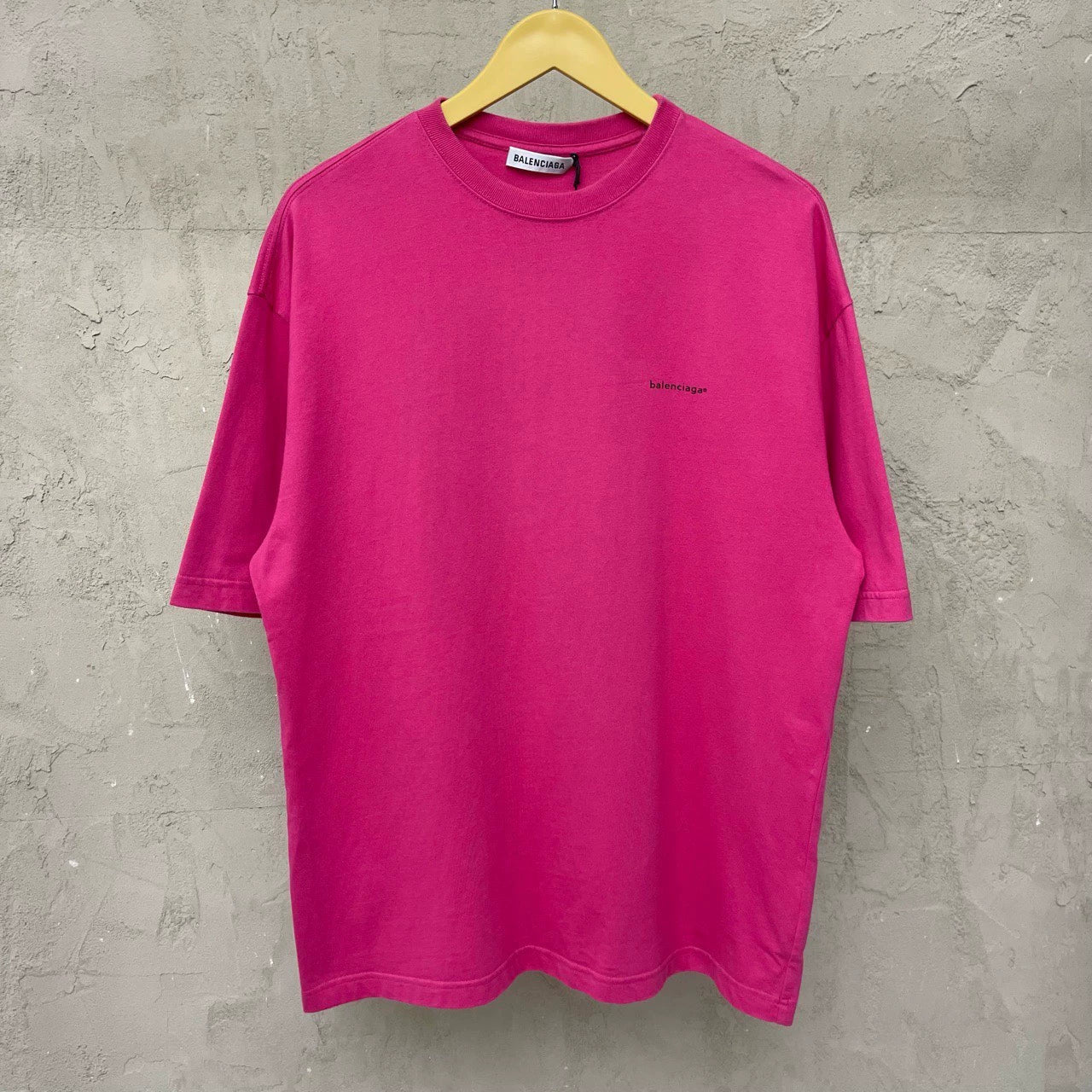 Balenciaga dragon fruit color small logo short sleeved shirt