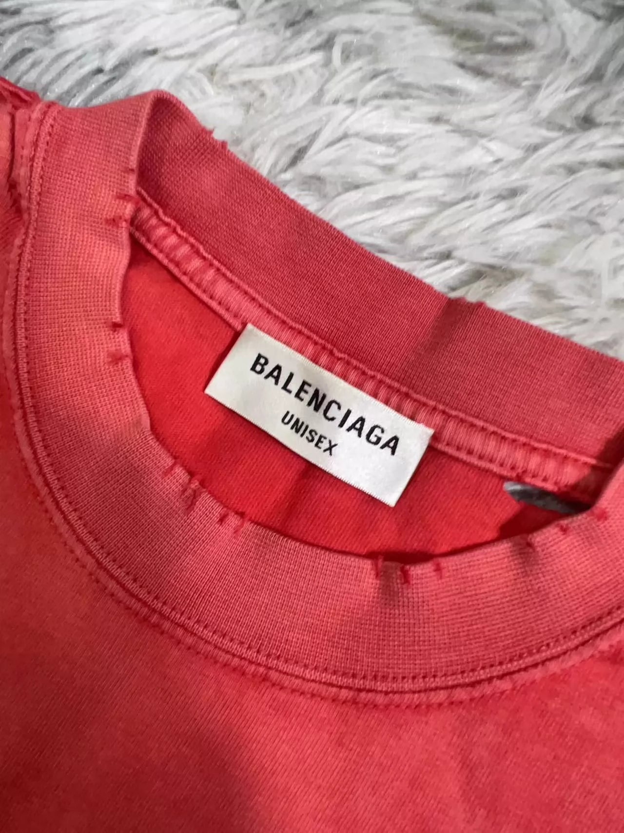 Balenciaga destroys short sleeves