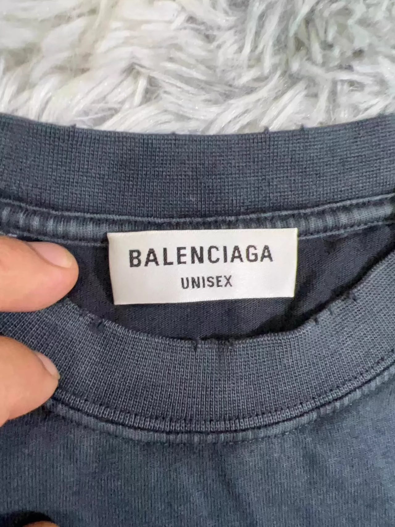 Balenciaga destroys short sleeves