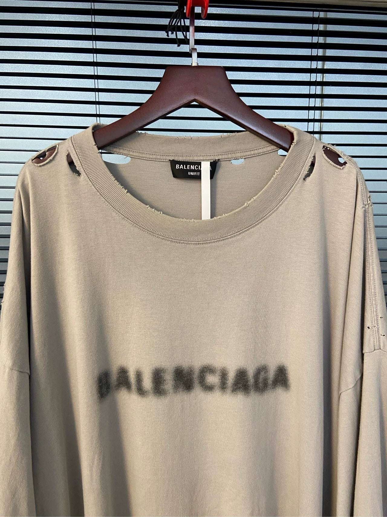 Balenciaga solid color letter print perforated round neck short sleeved shirt