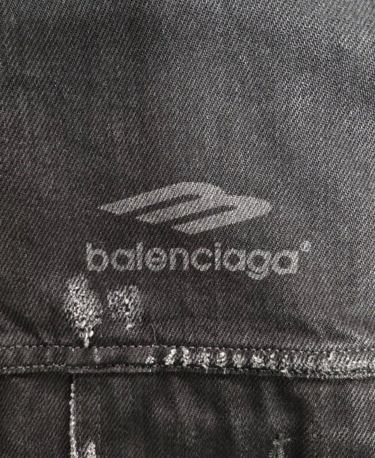 Balenciaga 22fw destroys denim jacket - DMC