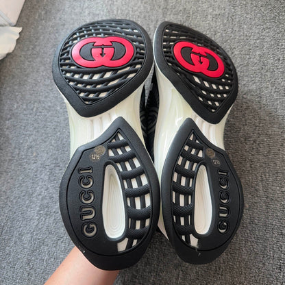 Gucci RUN Casual Sneakers in Black and White 0079