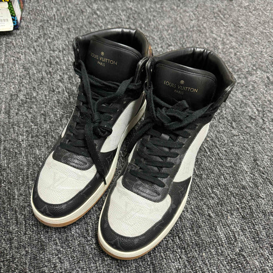 Louis Vuitton Rivoli Sneakers in Black and White 0079