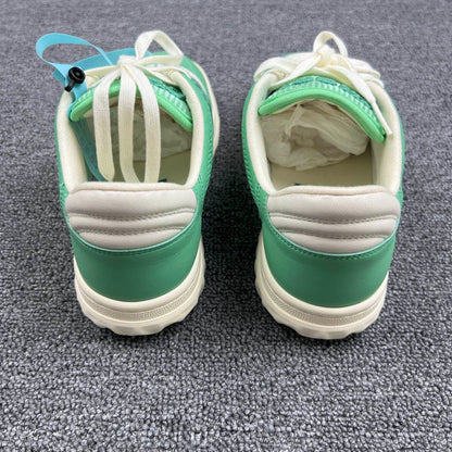 Gucci Low-Top Lace-Up Sneakers in Green 0079
