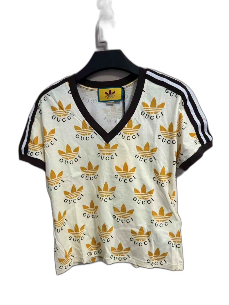 GUCCI ADIDAS コラボ VネックTシャツ Gucci x adidas V-Neck T-Shirt Green - SS22 - US