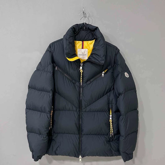 Moncler Solid Logo Puffer Jacket-yf