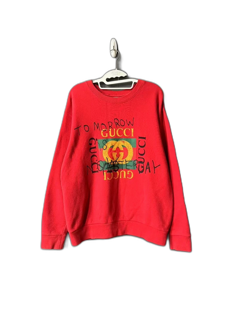 Gucci Graffiti Sweatshirt in Red