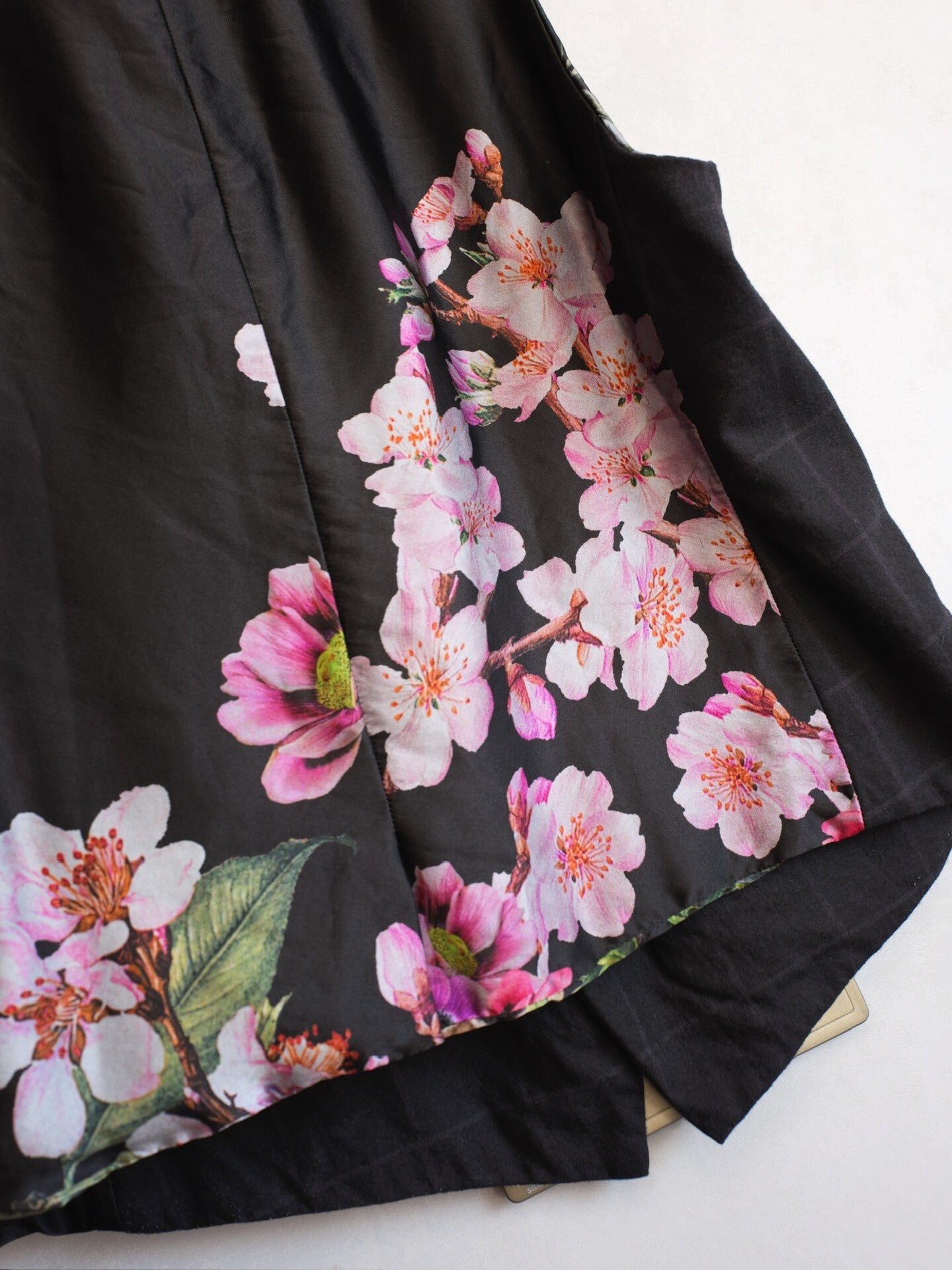 lightweight cashmere checkered vest