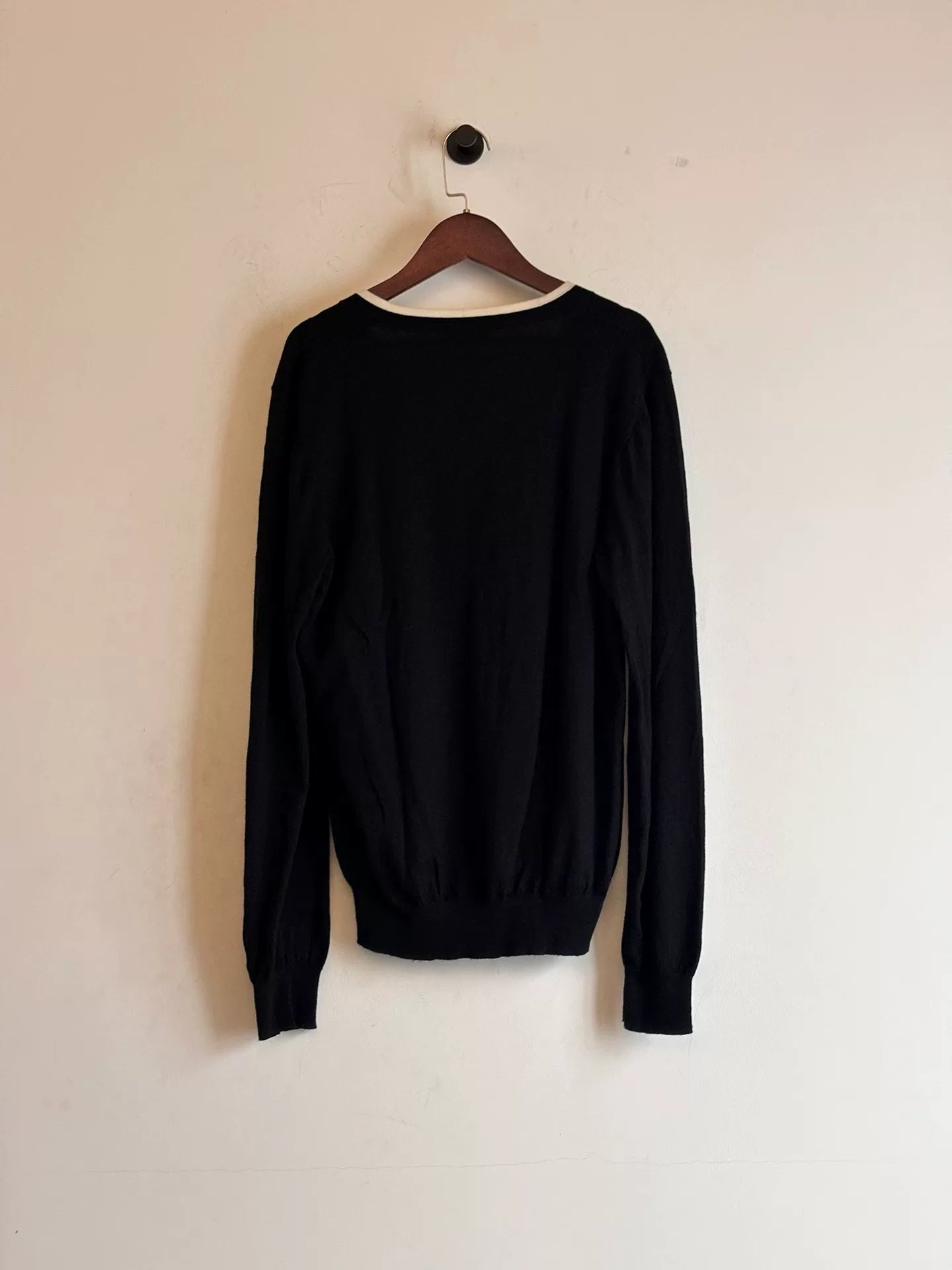 drapes van noten wool cardigan in classic style