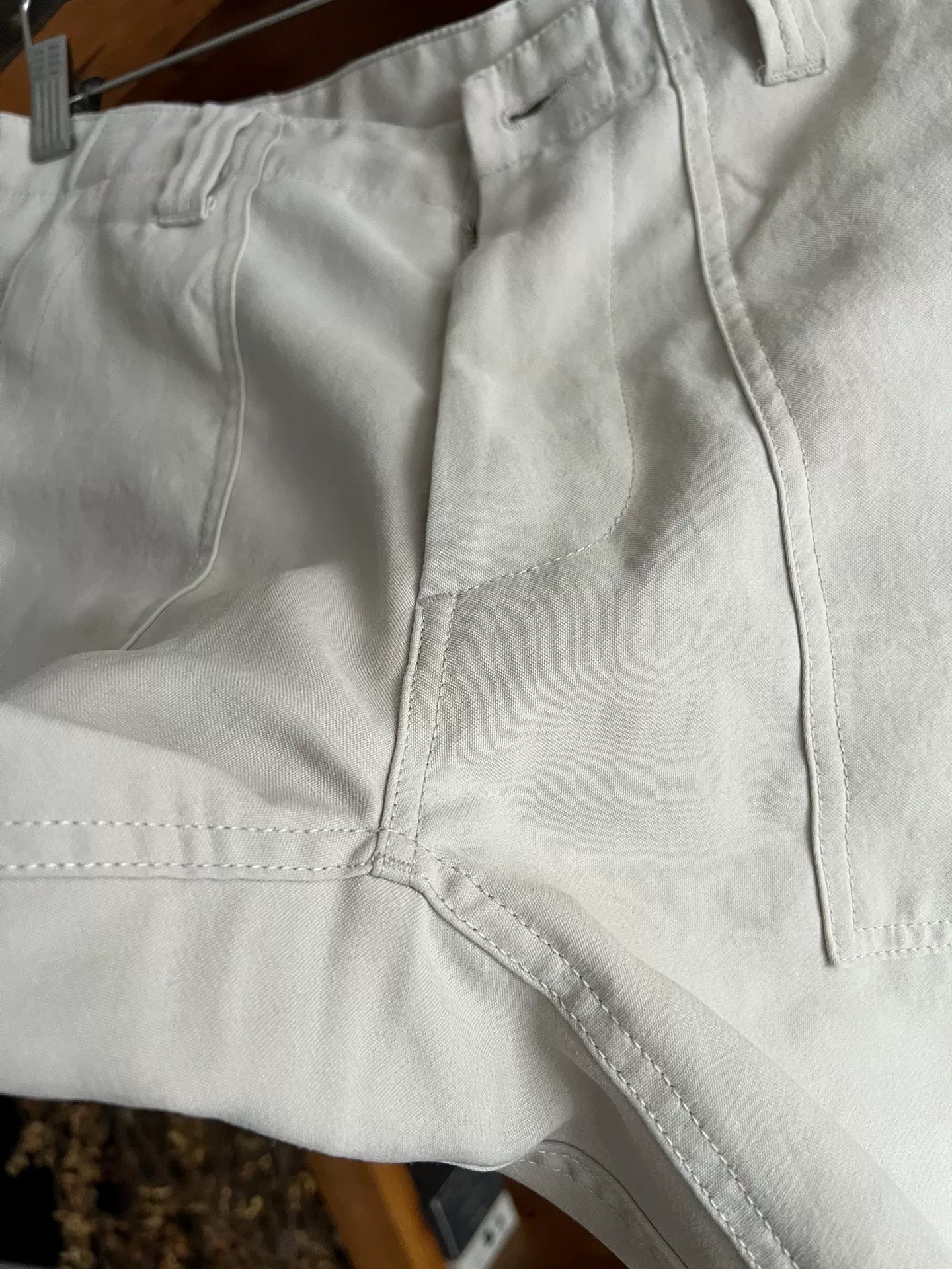 breathable cream work shorts with details