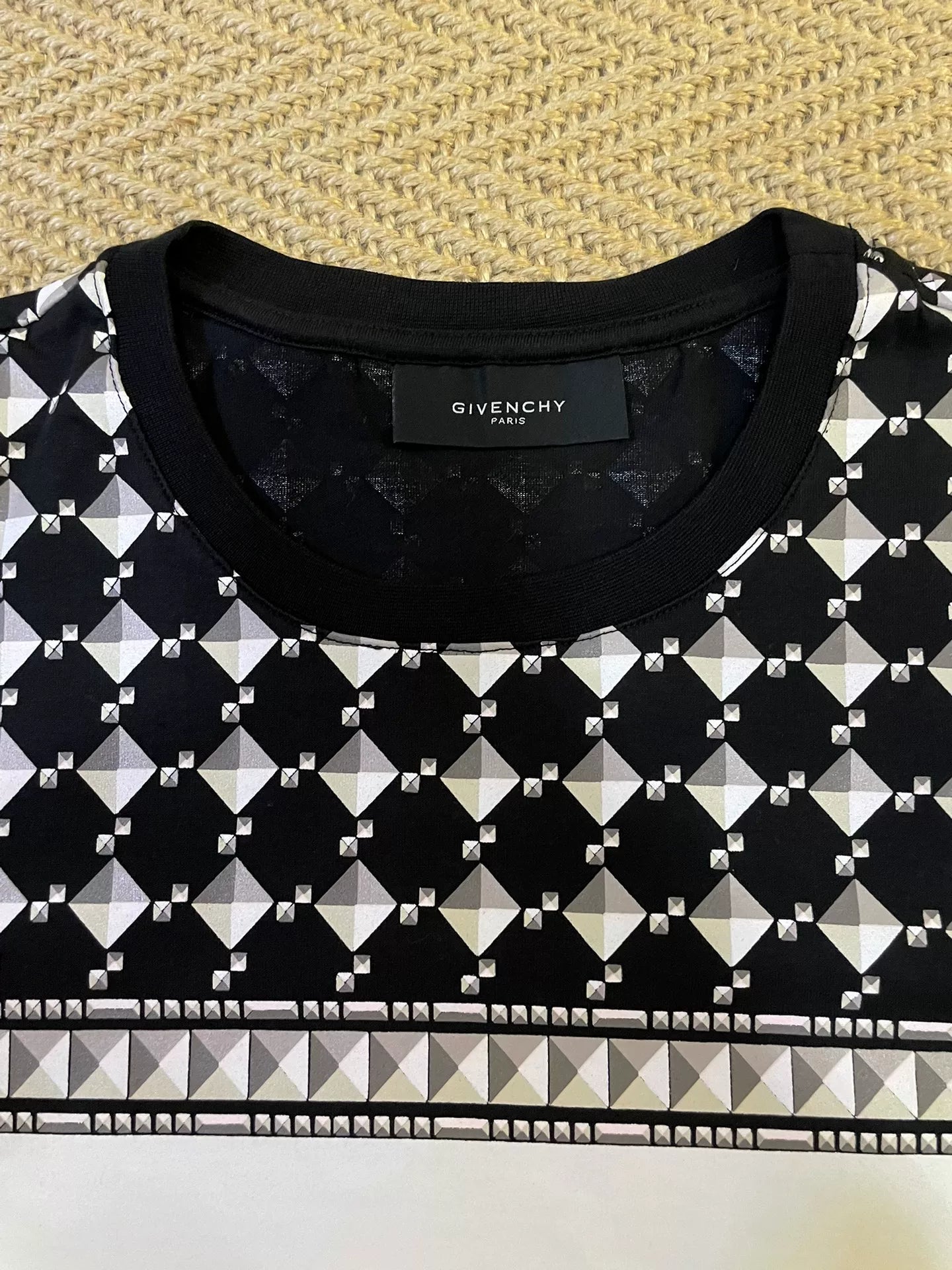 Givenchy Short Sleeve T-Shirt Size L