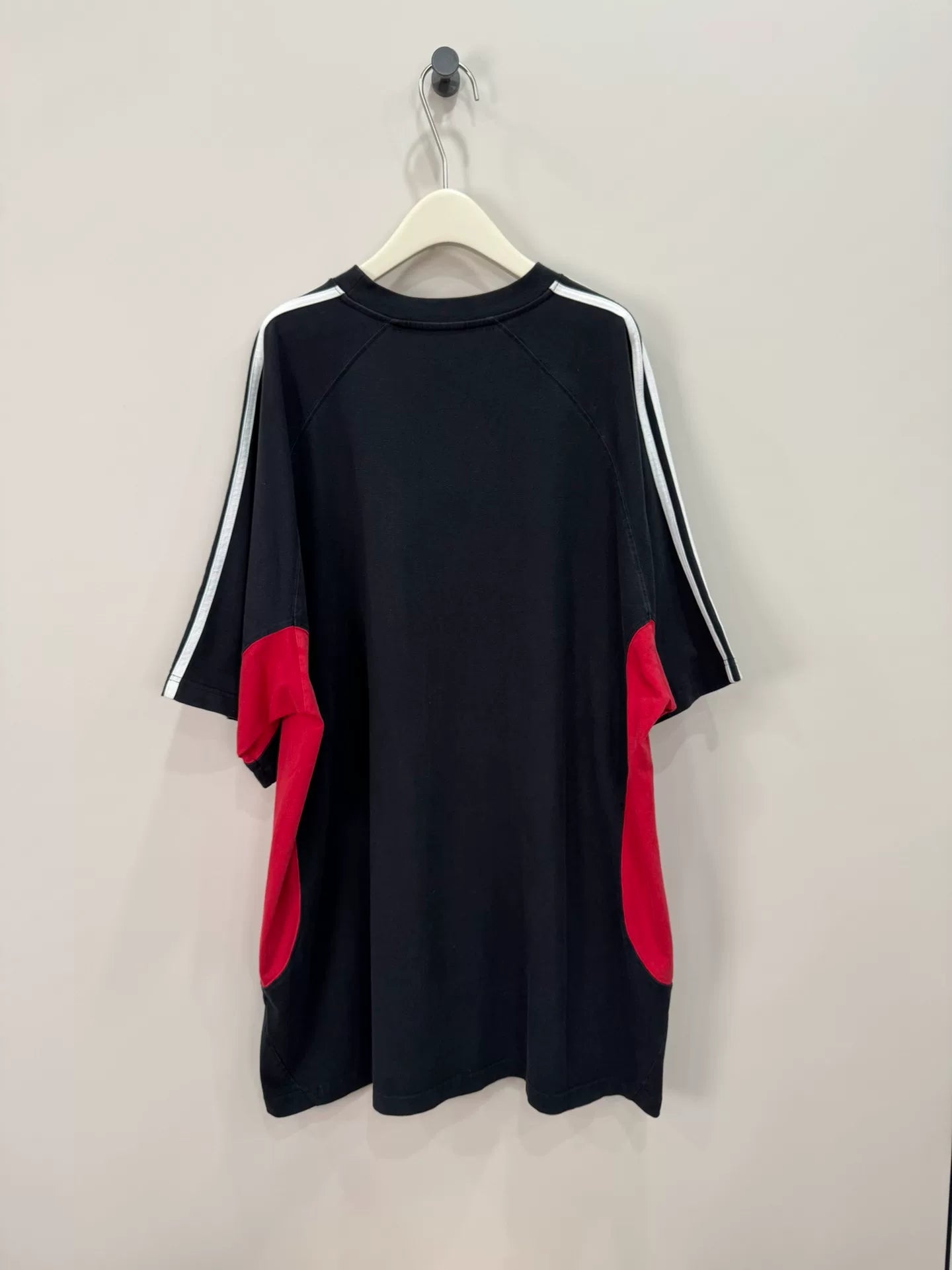 balenciaga adidas black and red short sleeve tee