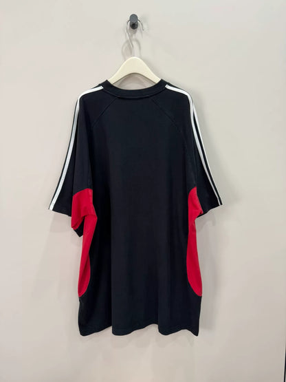 balenciaga adidas black and red short sleeve tee