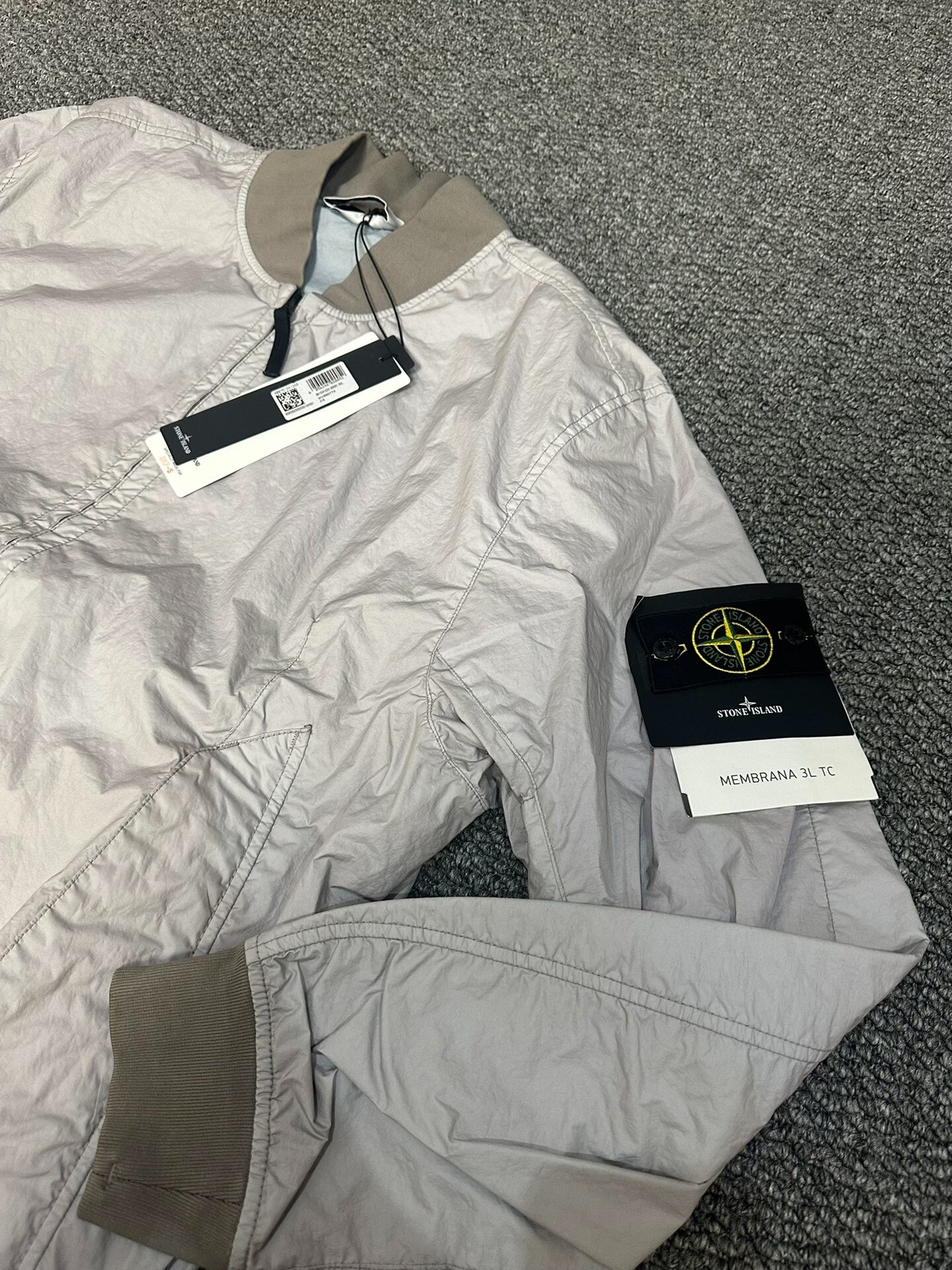 stone island 3l tc jacket in silver gray