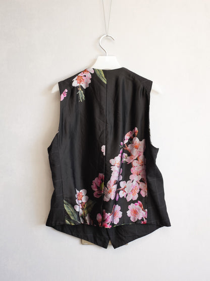 lightweight cashmere checkered vest