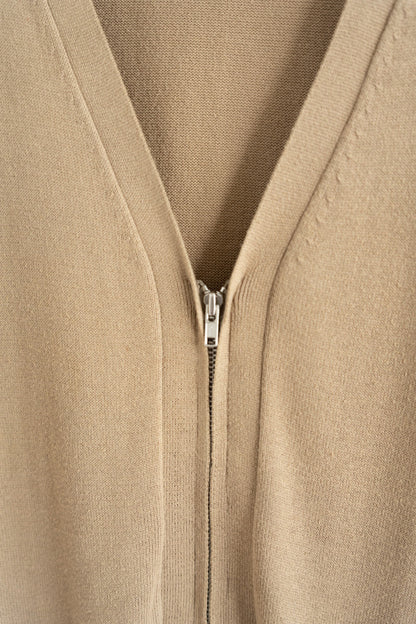 beige zip-up knitted cardigan