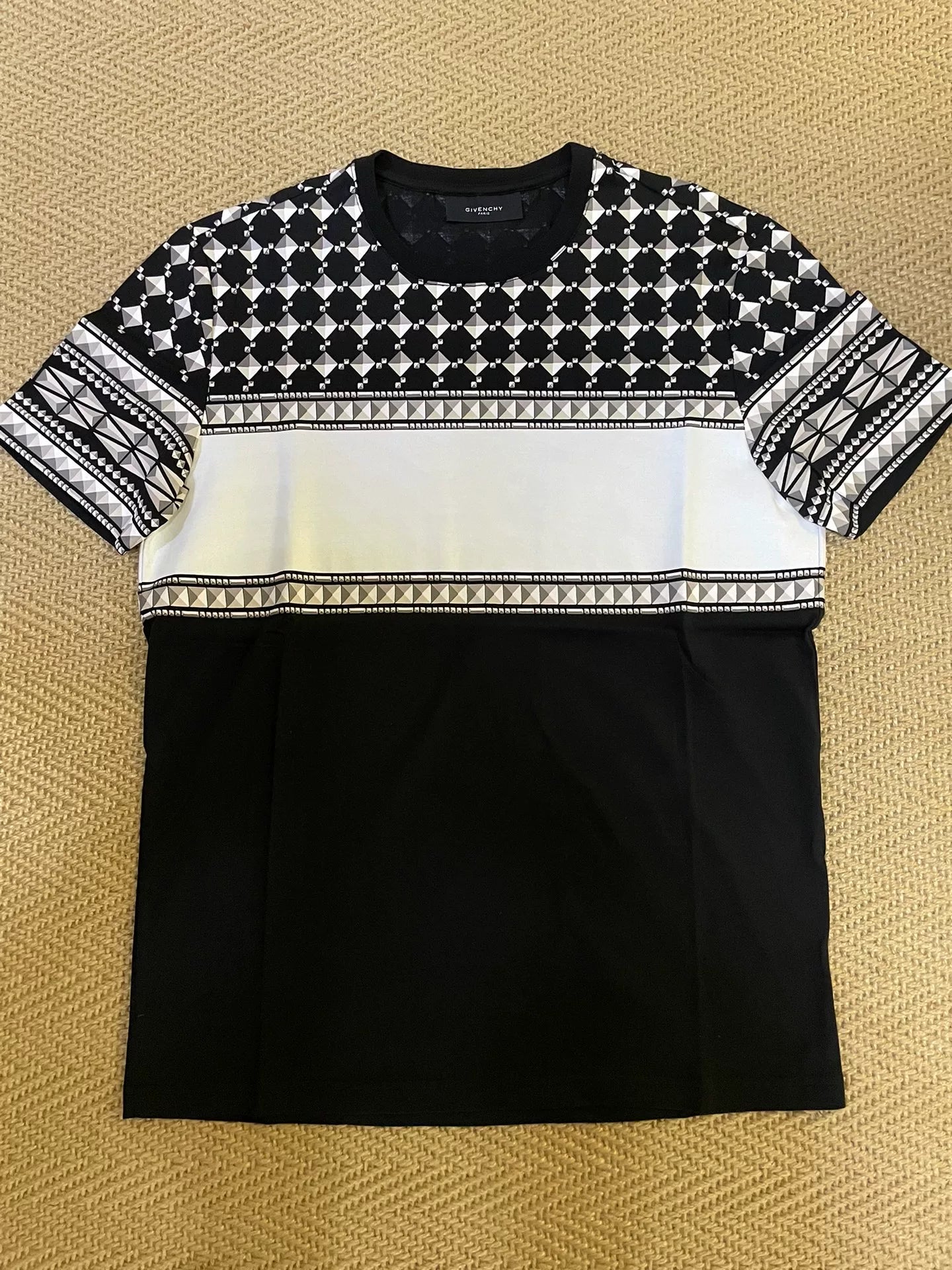 Givenchy Short Sleeve T-Shirt Size L