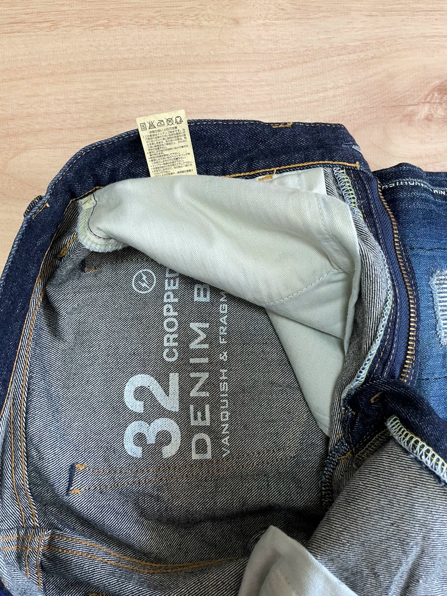 denim by vanquish distressed cropped jeans