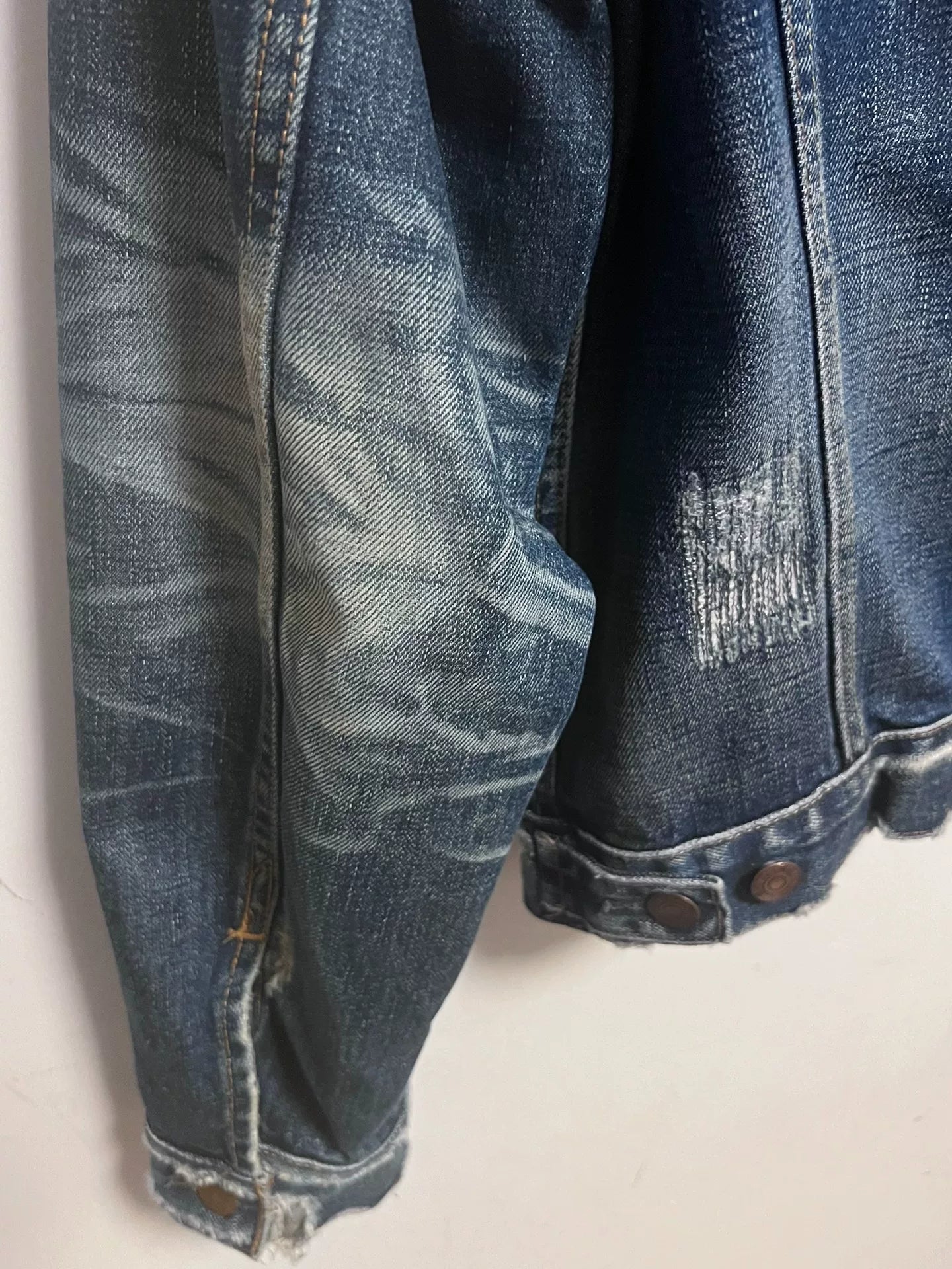 vintage levi's distressed denim jacket 70505