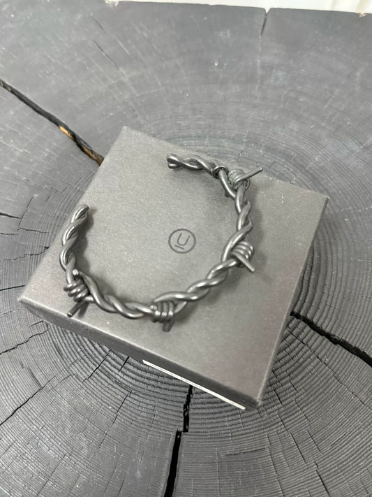 UNDERCOVER Thorn Wire Hand Bracelet