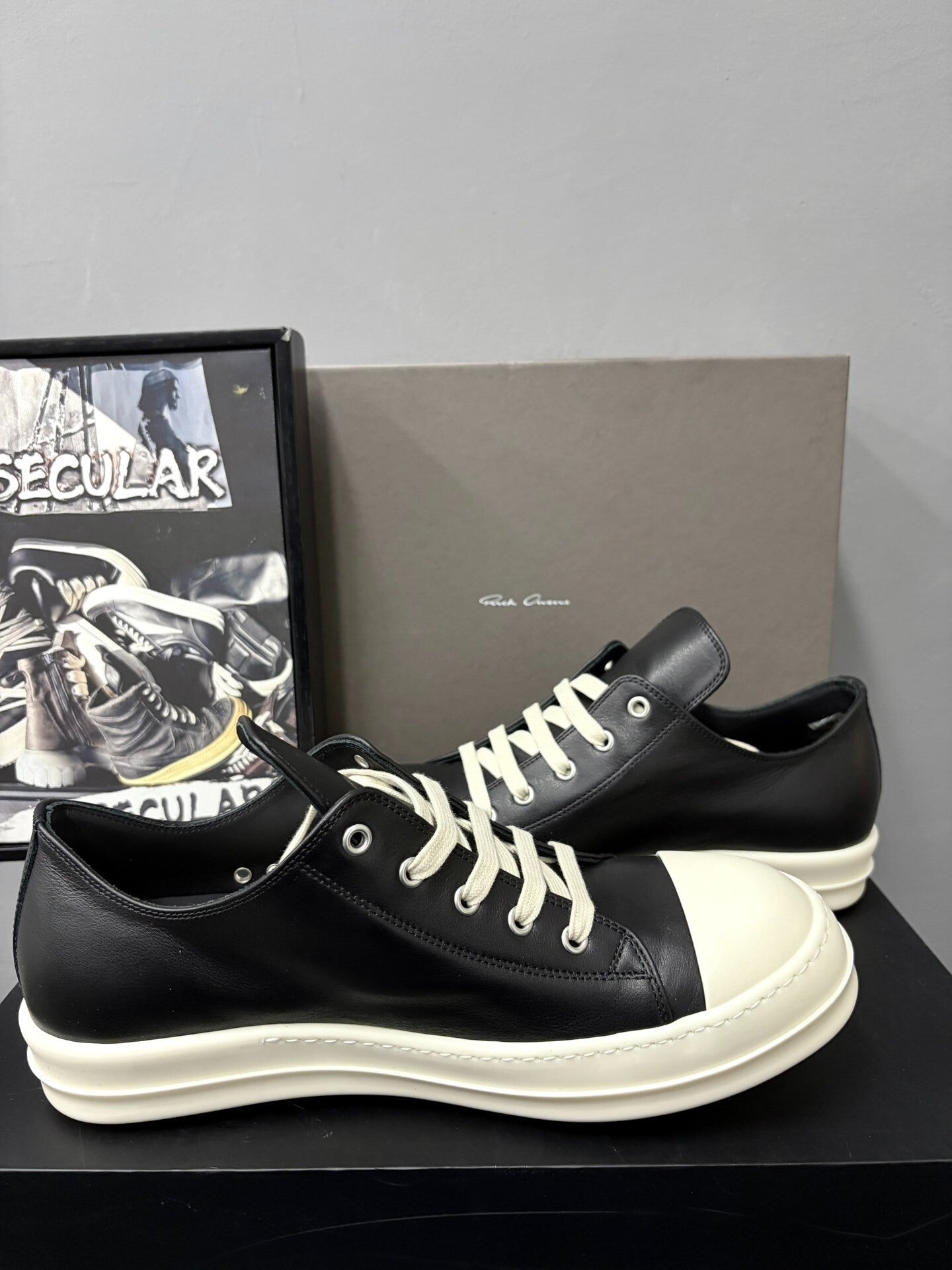 RickOwens 26SS Black Low-Top Leather Sneakers