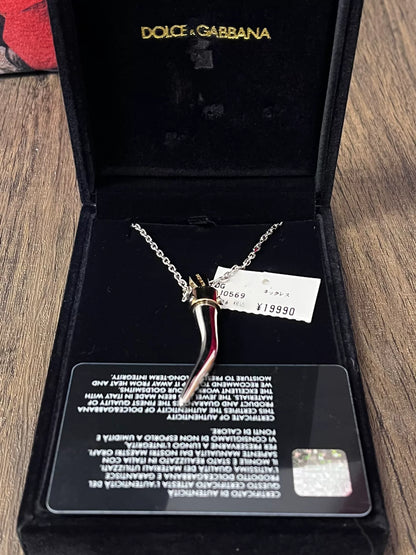 dolce&gabbana silver chain necklace with pendant