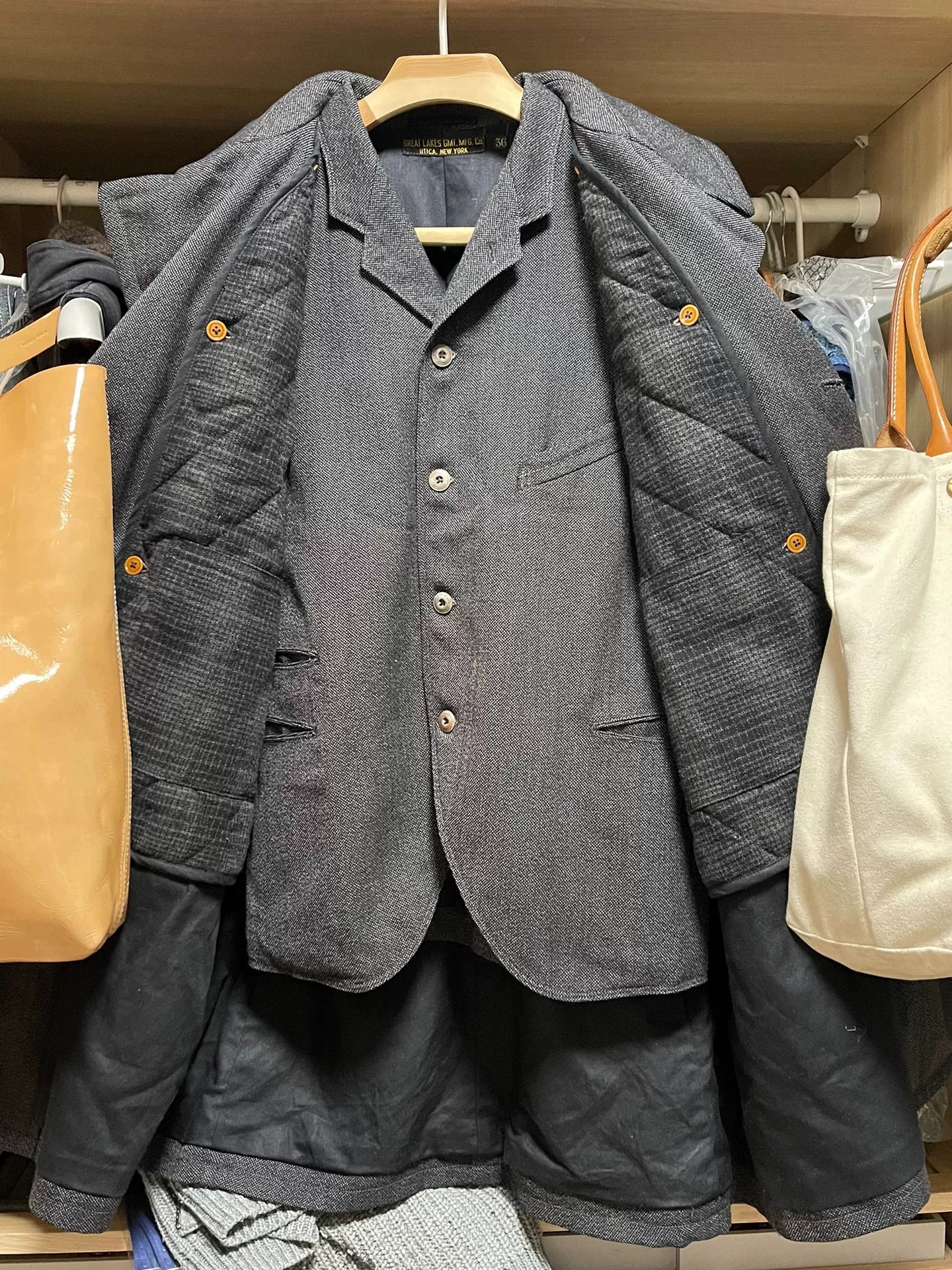 luxurious wool double-breasted coat with removable lining