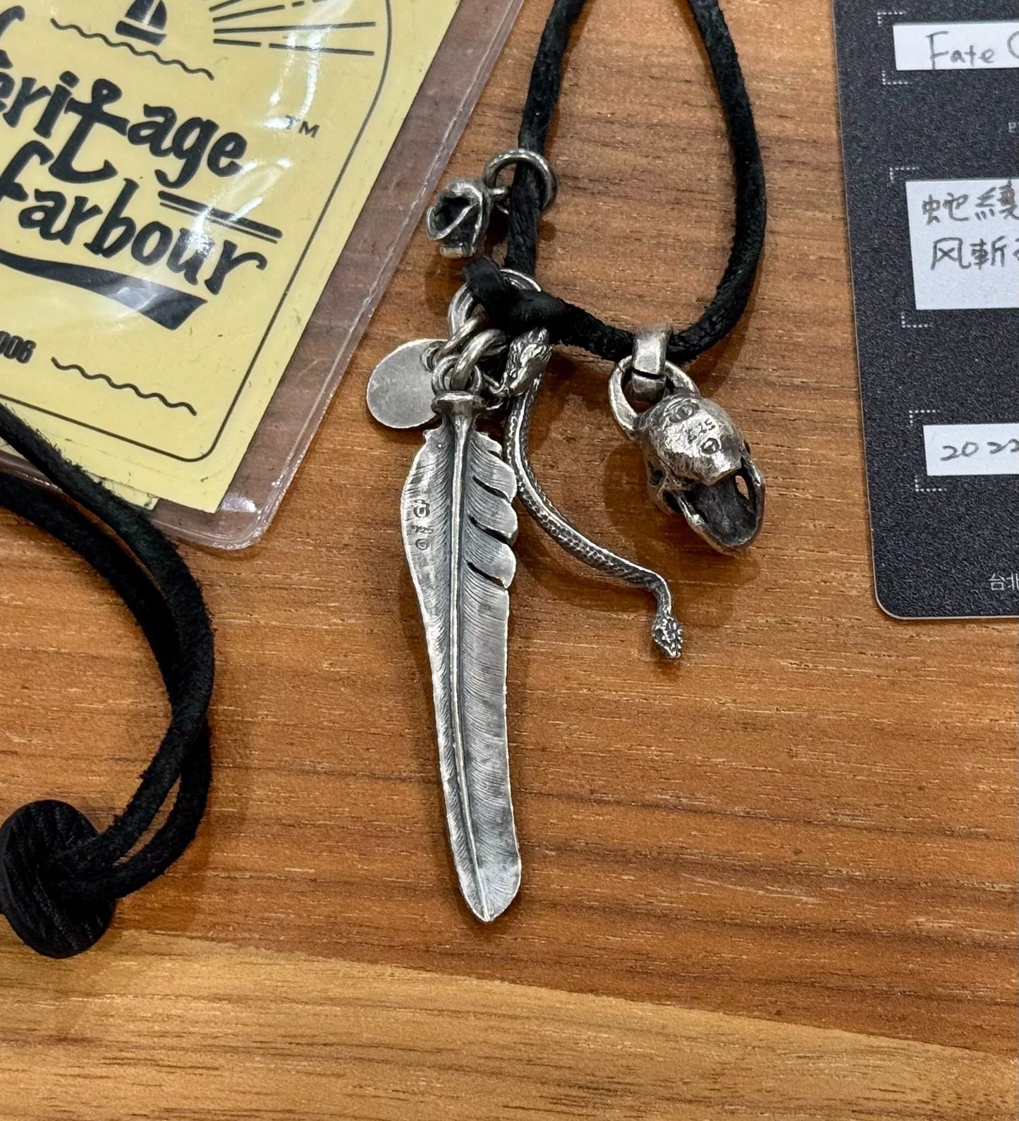 Fate.Co Agate Feather Skull Pendant Necklace