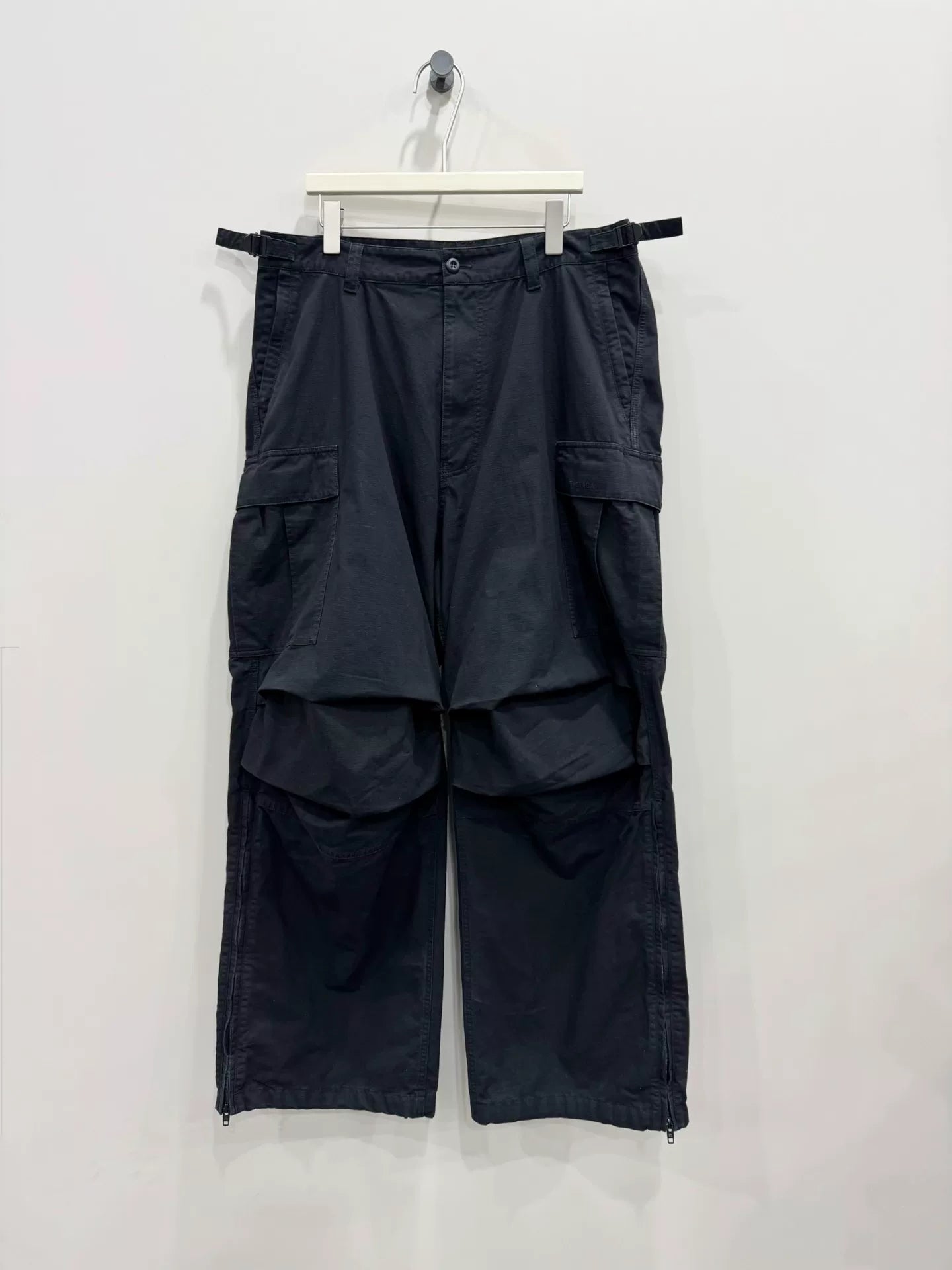 balenciaga pulled cargo pants size 50