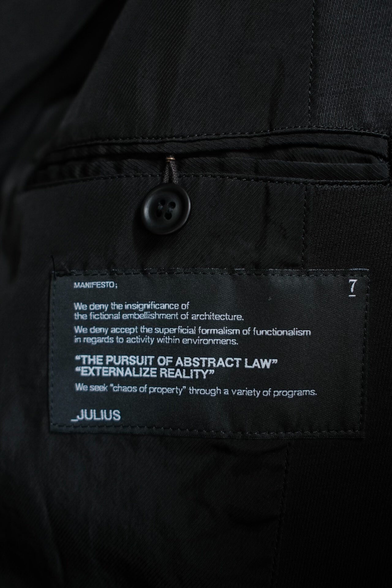 Julius_7 Dark Satin Avant-garde Blazer
