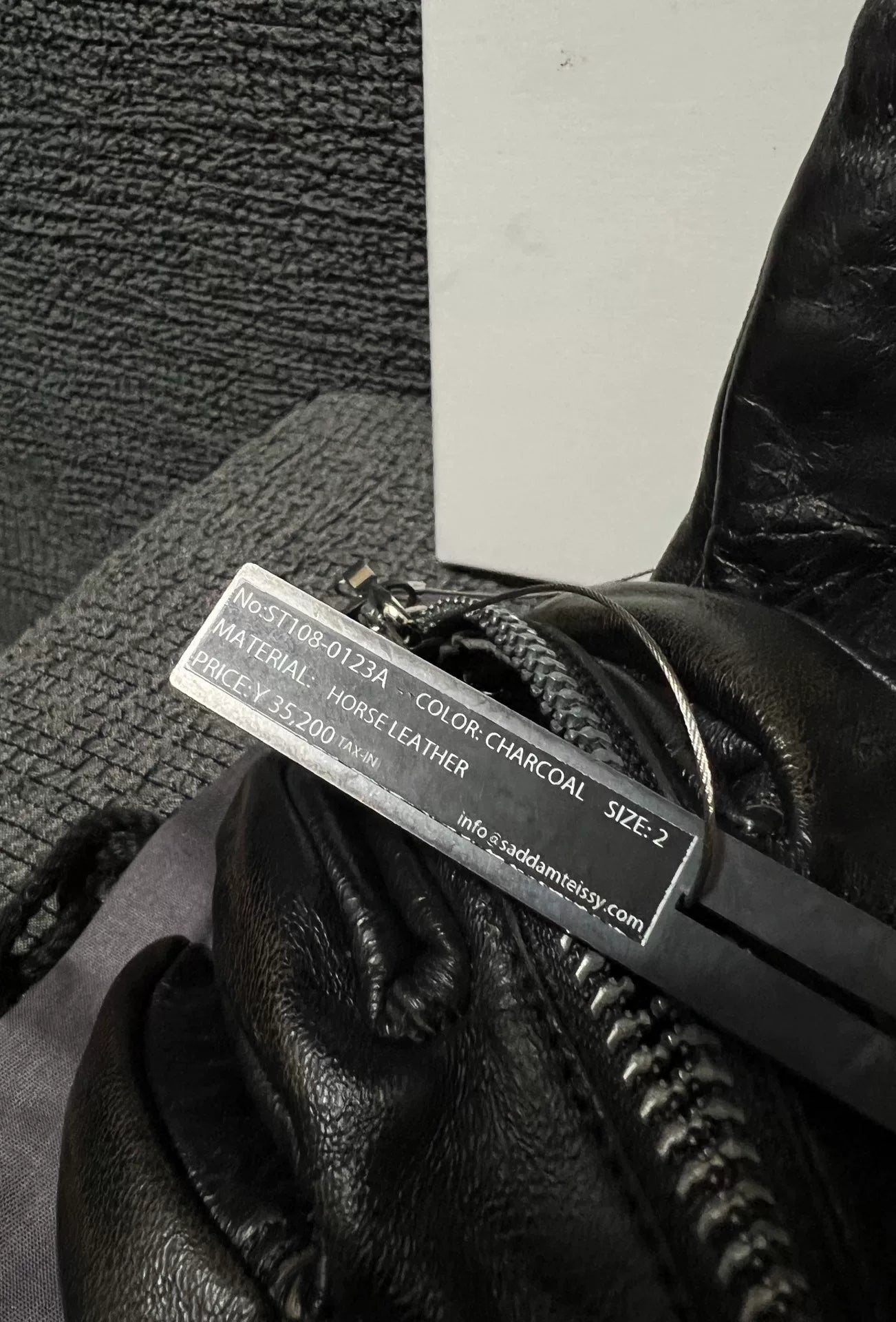 d hygen leather zip gloves with thumb opening