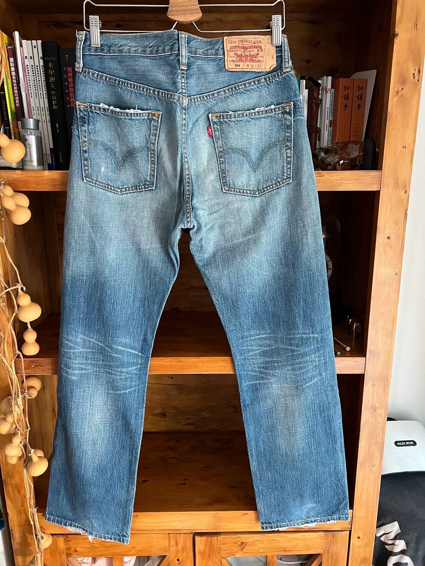 levis vintage wash straight leg jeans