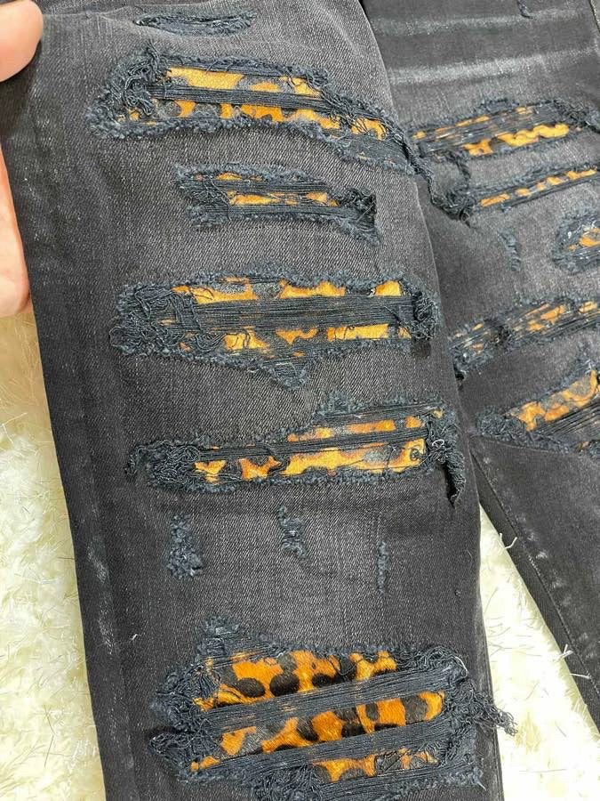 amiri leopard thrasher jean in size 34