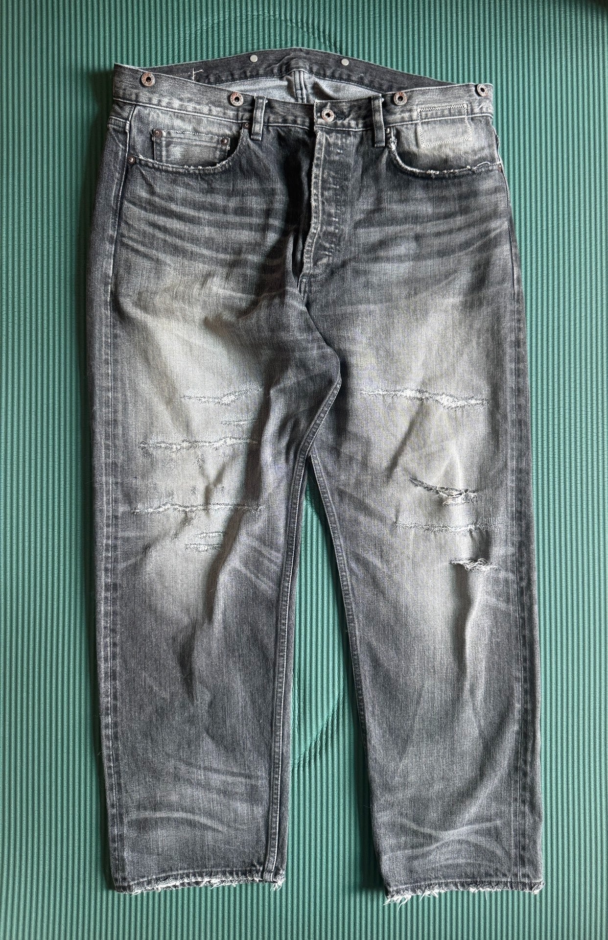 MADNESS 23AW Distressed Denim Pants