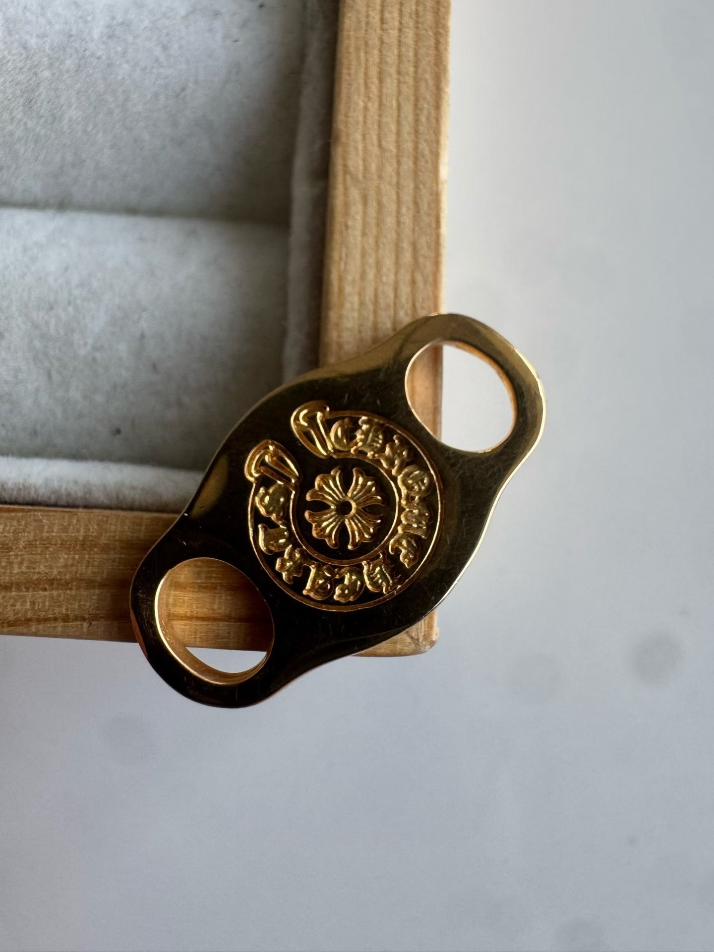 Chrome Hearts 22k Gold Horseshoe Shoelace Buckle