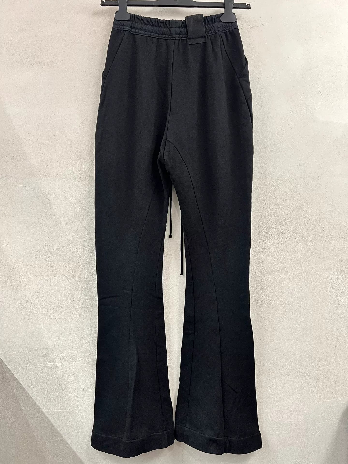 Julius_7 Flared Split Hem Pants