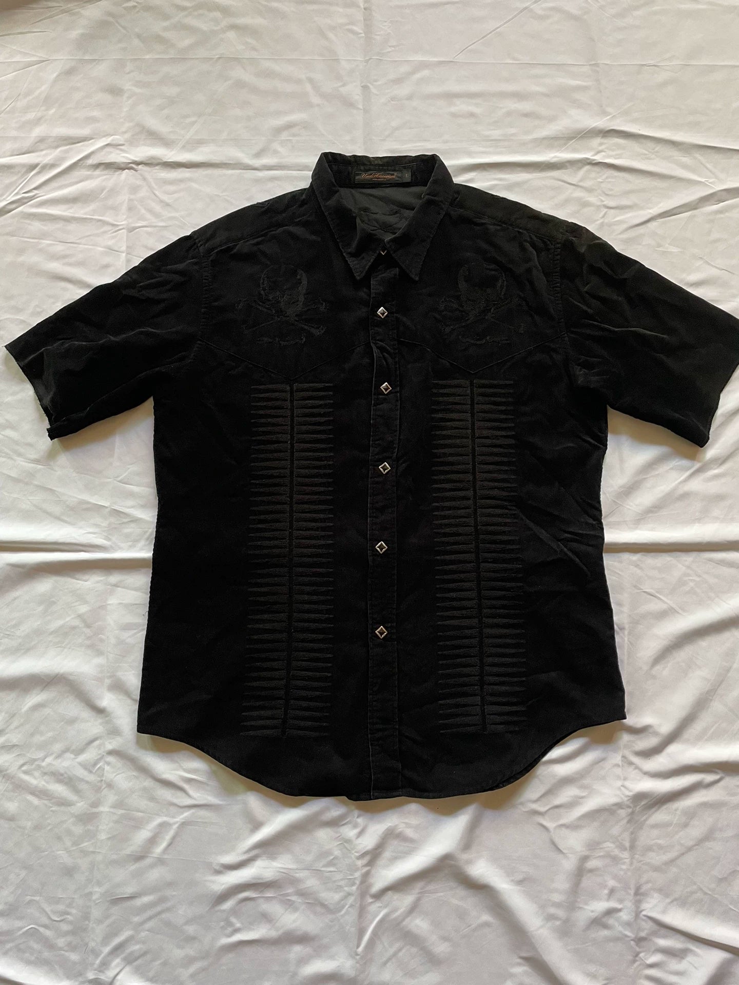 black short sleeve shirt with embroidery