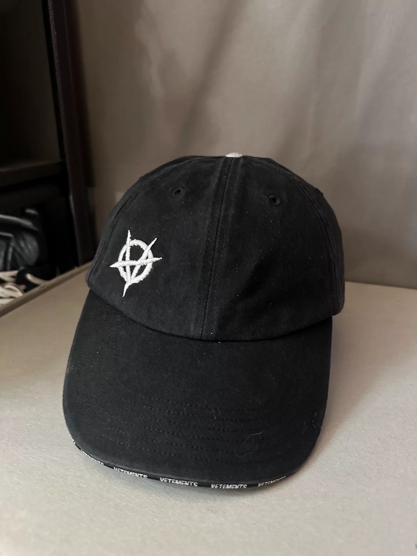 vetements anti-war logo cap