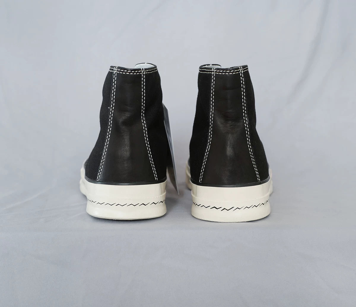 visvim skagway hi canvas sneakers black and white