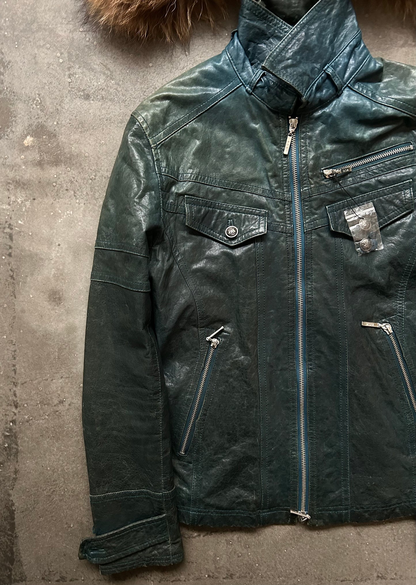 detachable fur collar distressed leather jacket