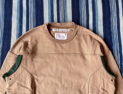 contrasted sweat shirt with functional pockets