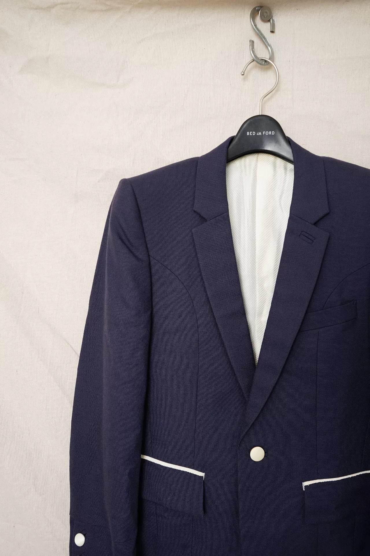 Number Nine White Button Slim Suit