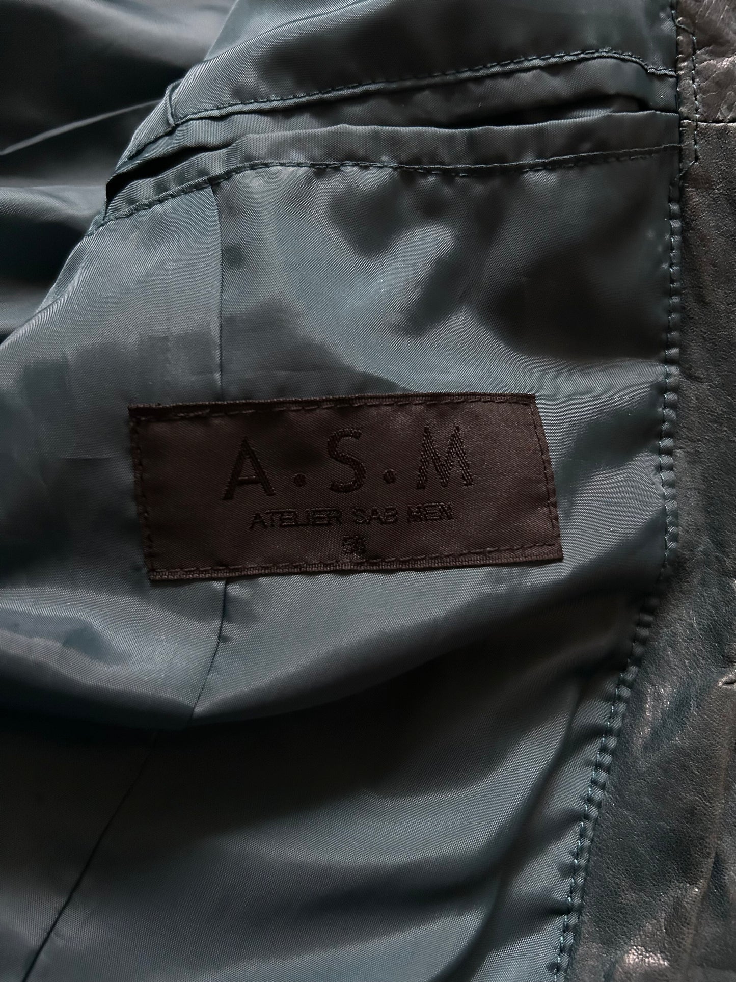 detachable fur collar distressed leather jacket