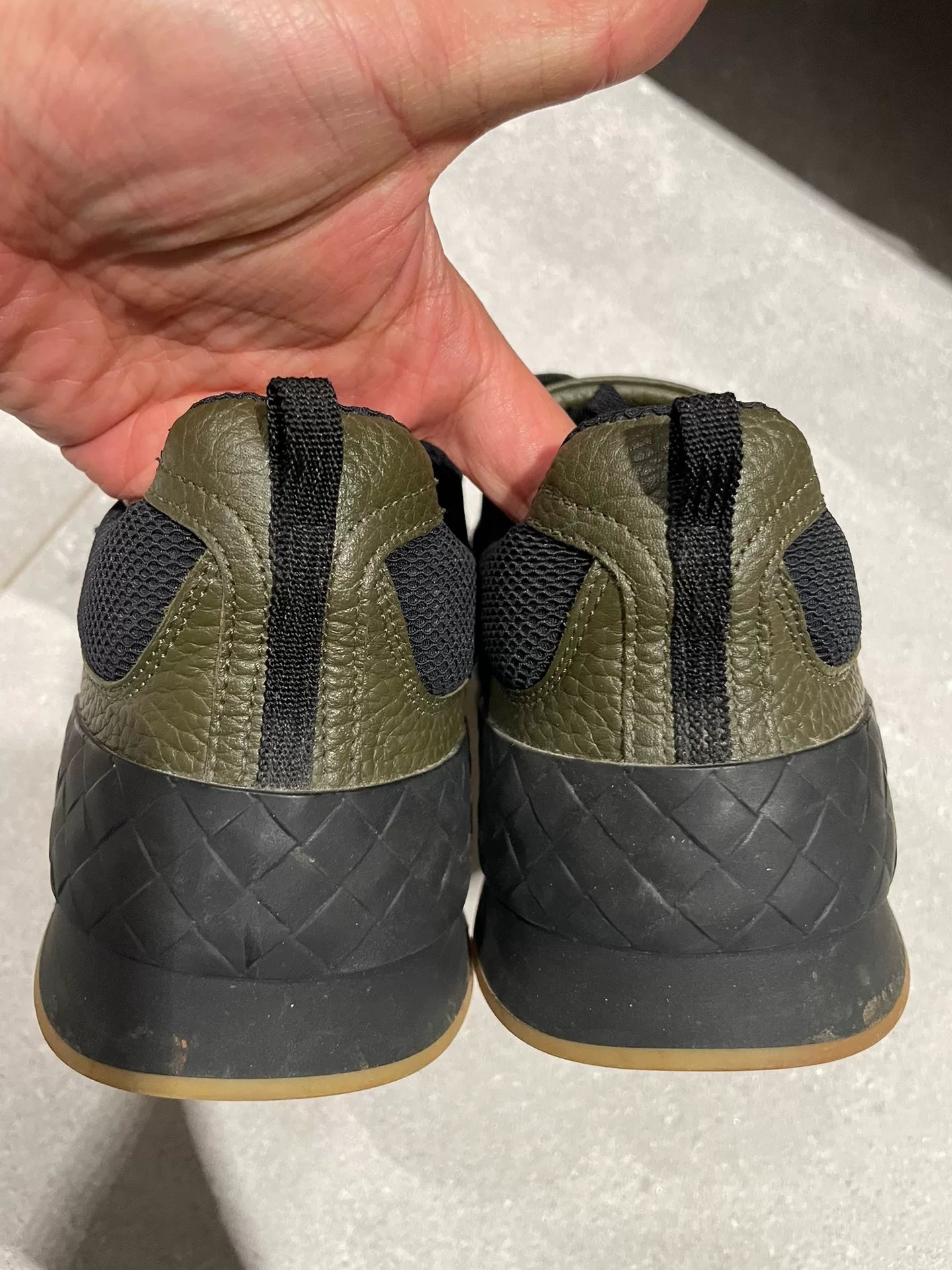 Bottega Veneta Men's Casual Shoes Size 40