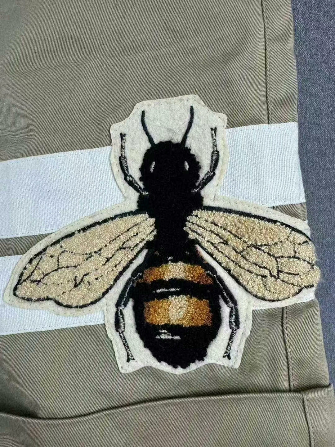 gucci embroidered bee shorts in beige